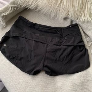 Size 6 lululemon shorts
